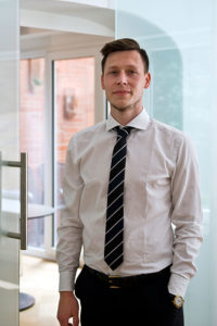 Versicherungsmakler Max Hässler im Bamberger Büro